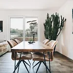 Stilvolle 4-raumwohnung In Zentraler Lage 아파트