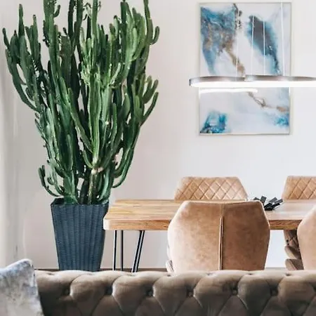 Stilvolle 4-raumwohnung In Zentraler Lage *