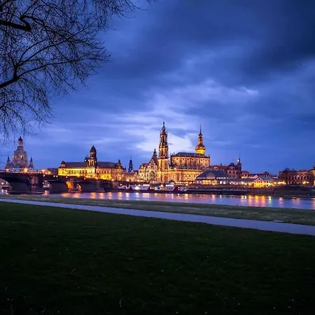 Stilvolle 4-raumwohnung In Zentraler Lage 公寓