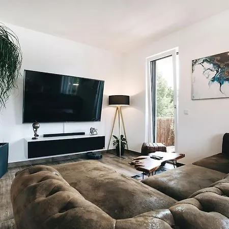 Stilvolle 4-raumwohnung In Zentraler Lage * دريسدن