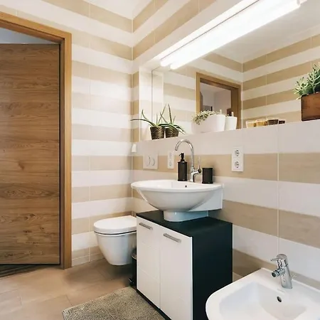 Stilvolle 4-raumwohnung In Zentraler Lage *