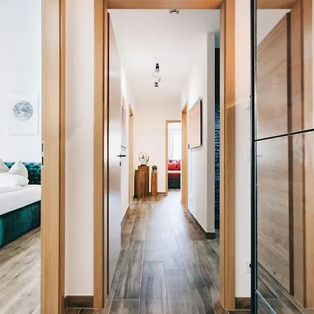 Apartment Stilvolle 4-raumwohnung In Zentraler Lage *