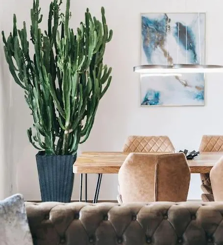 Stilvolle 4-raumwohnung In Zentraler Lage *