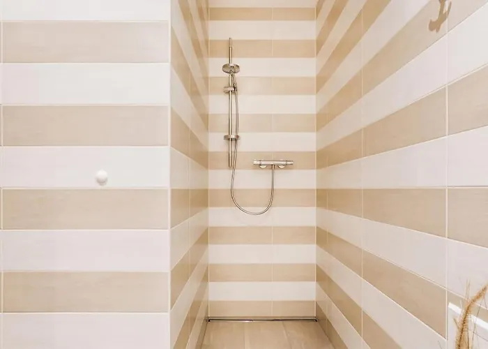 Stilvolle 4-raumwohnung In Zentraler Lage *