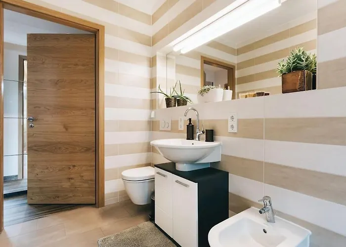 Stilvolle 4-raumwohnung In Zentraler Lage *