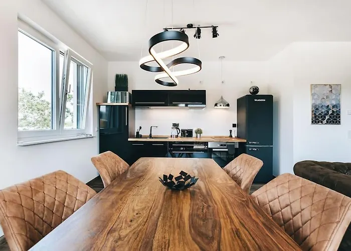 Stilvolle 4-raumwohnung In Zentraler Lage *