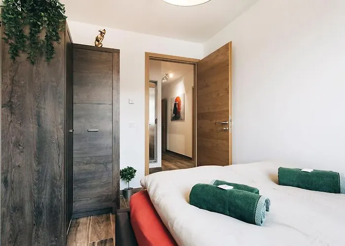 Stilvolle 4-raumwohnung In Zentraler Lage *