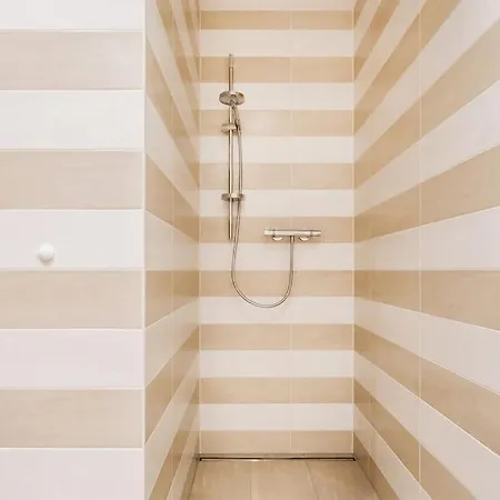 Stilvolle 4-raumwohnung In Zentraler Lage *