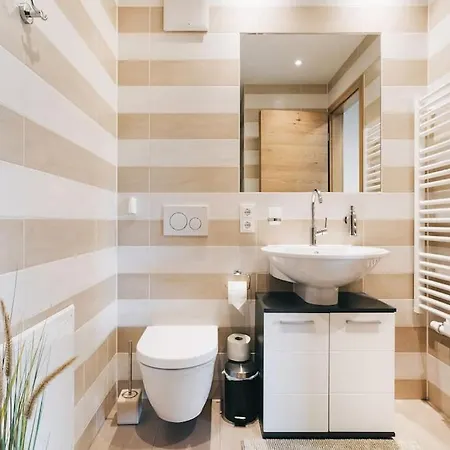 Stilvolle 4-raumwohnung In Zentraler Lage דרזדן