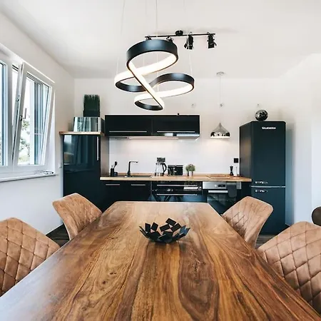 Stilvolle 4-raumwohnung In Zentraler Lage *